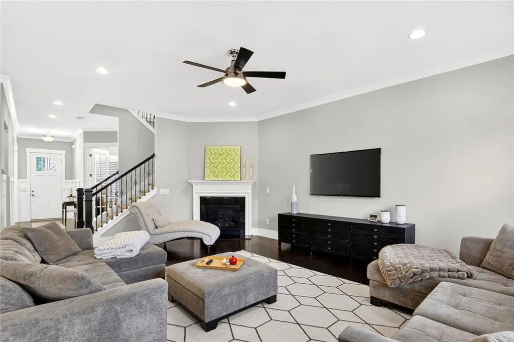 124 Austin Drive, Atlanta, Georgia 30328, 5 Bedrooms Bedrooms, ,4 BathroomsBathrooms,Residential,For Sale,124 Austin Drive,7756633
