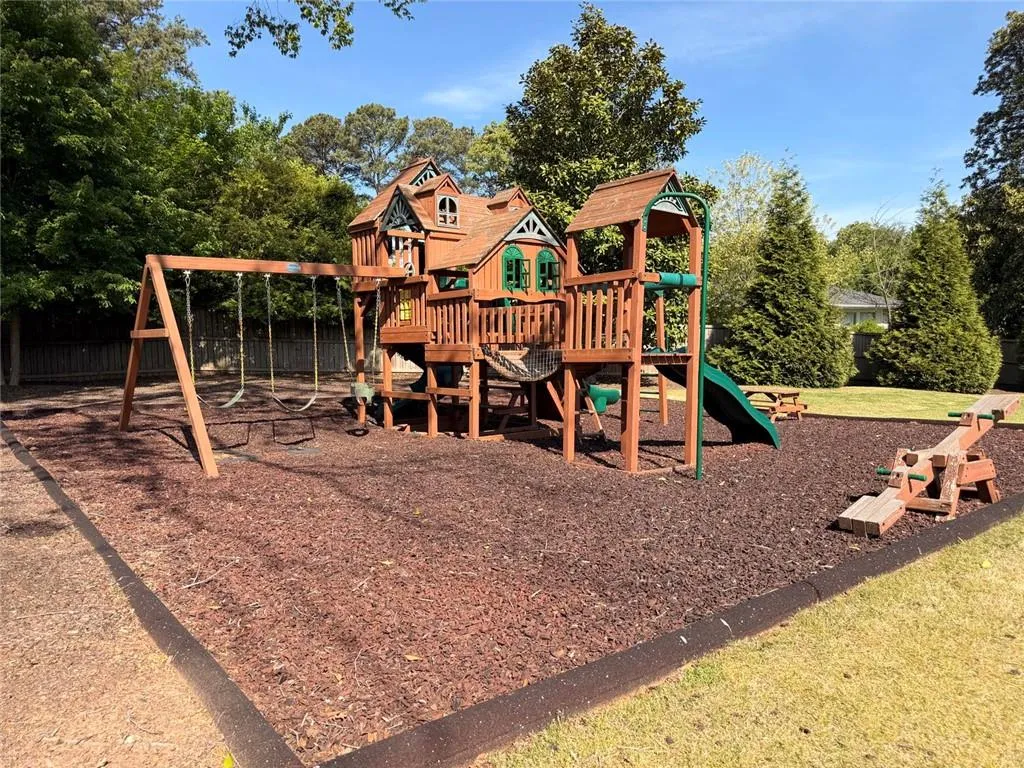 124 Austin Drive, Atlanta, Georgia 30328, 5 Bedrooms Bedrooms, ,4 BathroomsBathrooms,Residential,For Sale,124 Austin Drive,7756633