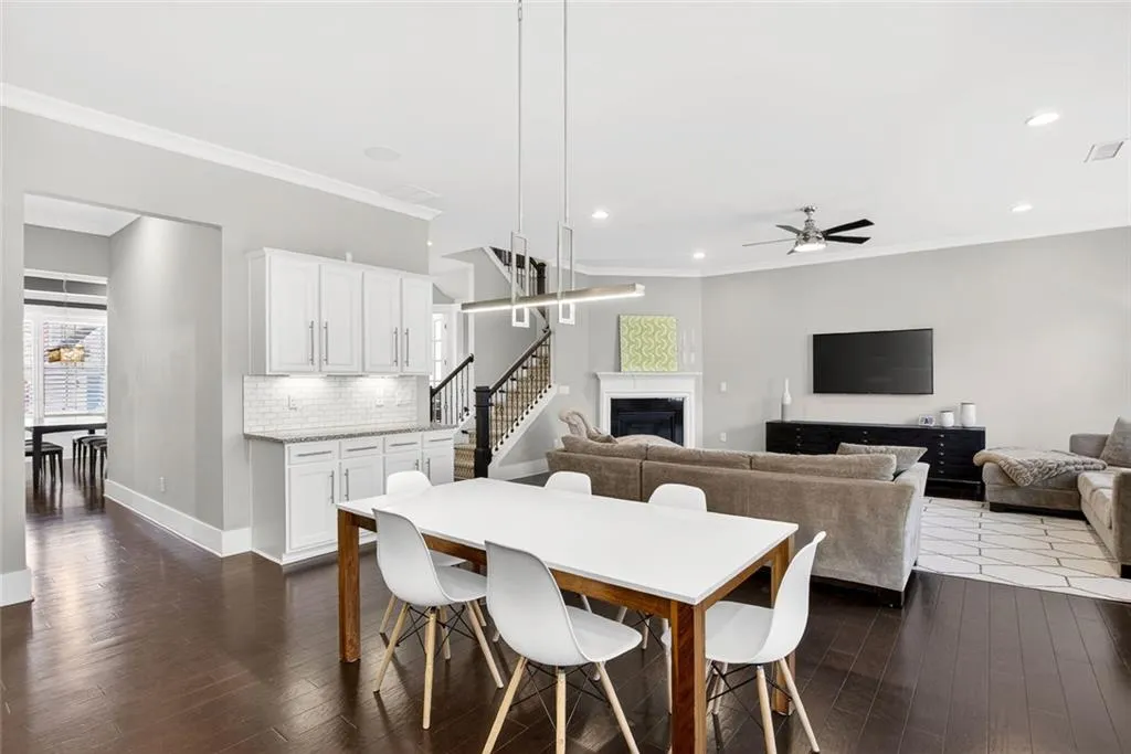 124 Austin Drive, Atlanta, Georgia 30328, 5 Bedrooms Bedrooms, ,4 BathroomsBathrooms,Residential,For Sale,124 Austin Drive,7756633