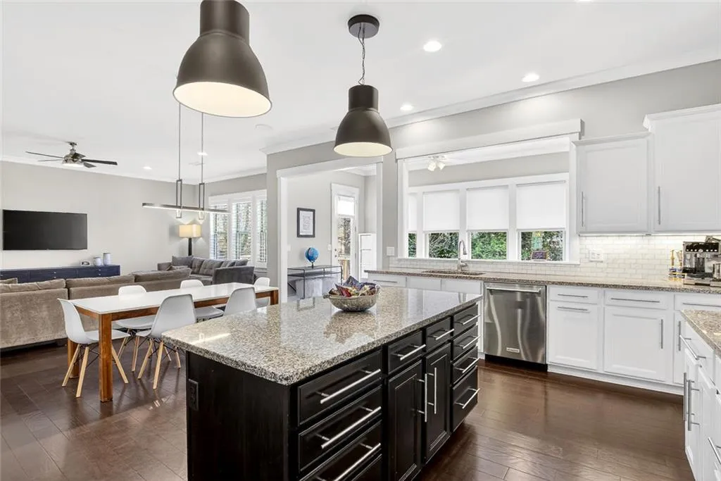 124 Austin Drive, Atlanta, Georgia 30328, 5 Bedrooms Bedrooms, ,4 BathroomsBathrooms,Residential,For Sale,124 Austin Drive,7756633