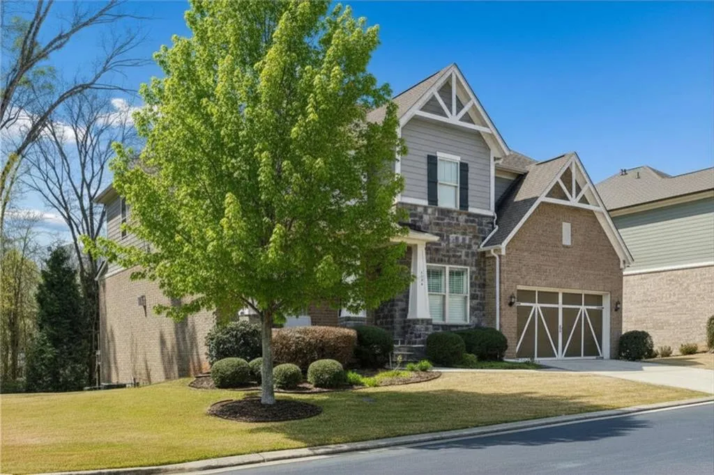 124 Austin Drive, Atlanta, Georgia 30328, 5 Bedrooms Bedrooms, ,4 BathroomsBathrooms,Residential,For Sale,124 Austin Drive,7756633