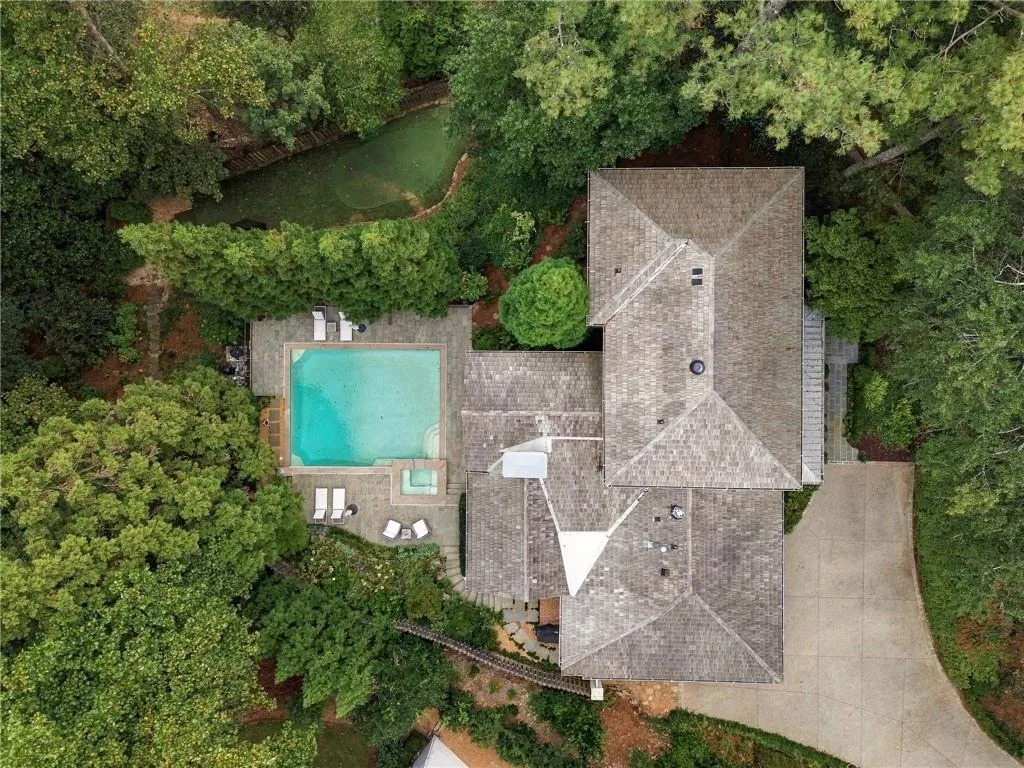 323 Blanton Road Nw, Atlanta, Georgia 30342, 5 Bedrooms Bedrooms, 0 ,4 BathroomsBathrooms,Residential,For Sale,323 Blanton Road Nw,7849654