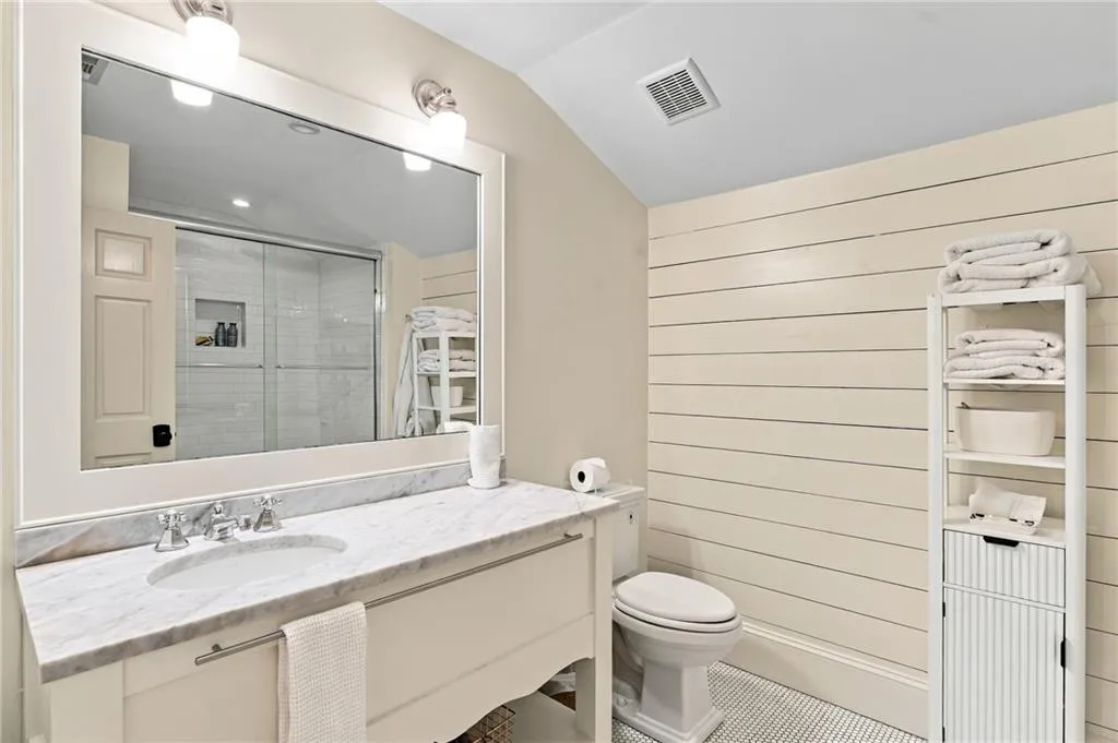 Ensuite bath