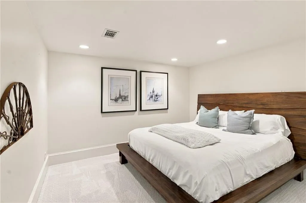 Terrace level bedroom