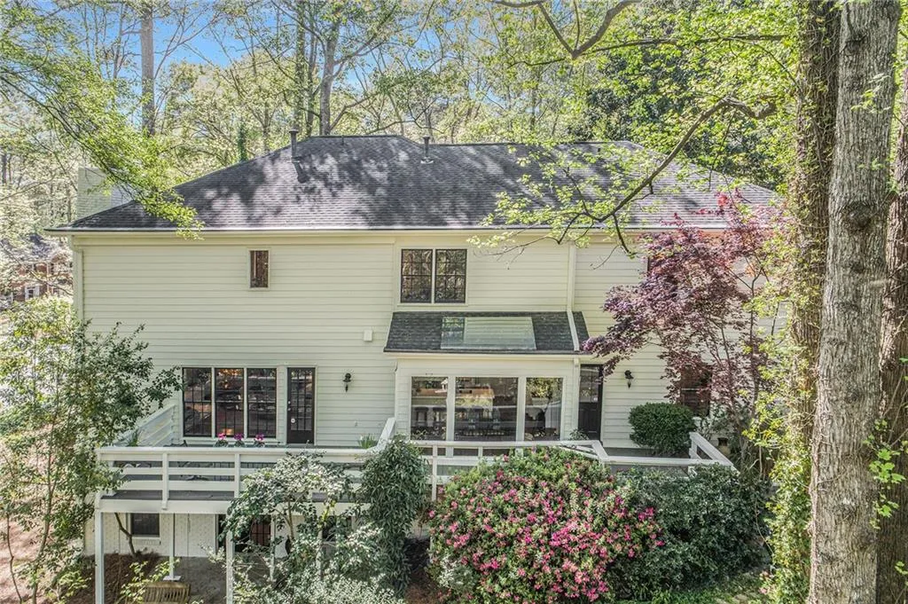 9885 Huntcliff Trace, Sandy Springs, Georgia 30350, 5 Bedrooms Bedrooms, ,3 BathroomsBathrooms,Residential,Sold,9885 Huntcliff Trace,7033451