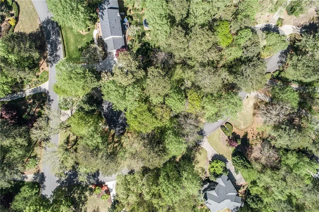 9885 Huntcliff Trace, Sandy Springs, Georgia 30350, 5 Bedrooms Bedrooms, ,3 BathroomsBathrooms,Residential,Sold,9885 Huntcliff Trace,7033451