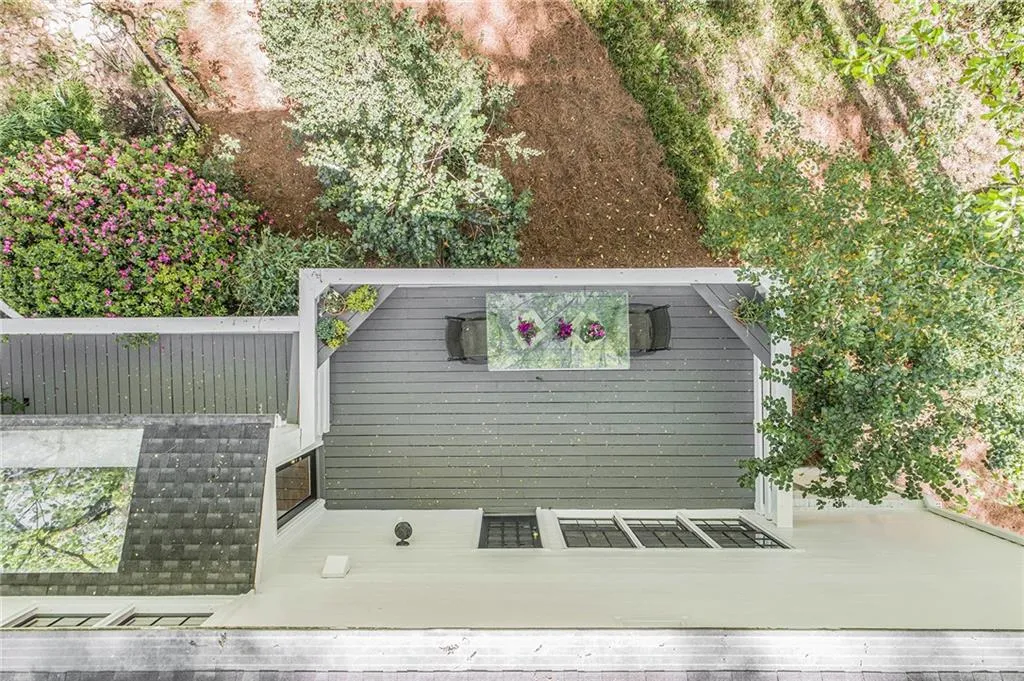 9885 Huntcliff Trace, Sandy Springs, Georgia 30350, 5 Bedrooms Bedrooms, ,3 BathroomsBathrooms,Residential,Sold,9885 Huntcliff Trace,7033451