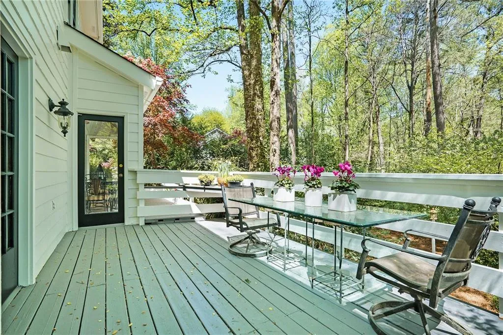 9885 Huntcliff Trace, Sandy Springs, Georgia 30350, 5 Bedrooms Bedrooms, ,3 BathroomsBathrooms,Residential,Sold,9885 Huntcliff Trace,7033451