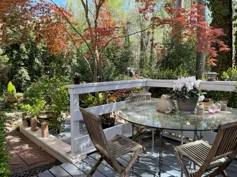 9885 Huntcliff Trace, Sandy Springs, Georgia 30350, 5 Bedrooms Bedrooms, ,3 BathroomsBathrooms,Residential,Sold,9885 Huntcliff Trace,7033451