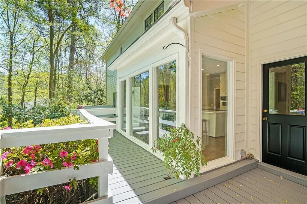 9885 Huntcliff Trace, Sandy Springs, Georgia 30350, 5 Bedrooms Bedrooms, ,3 BathroomsBathrooms,Residential,Sold,9885 Huntcliff Trace,7033451