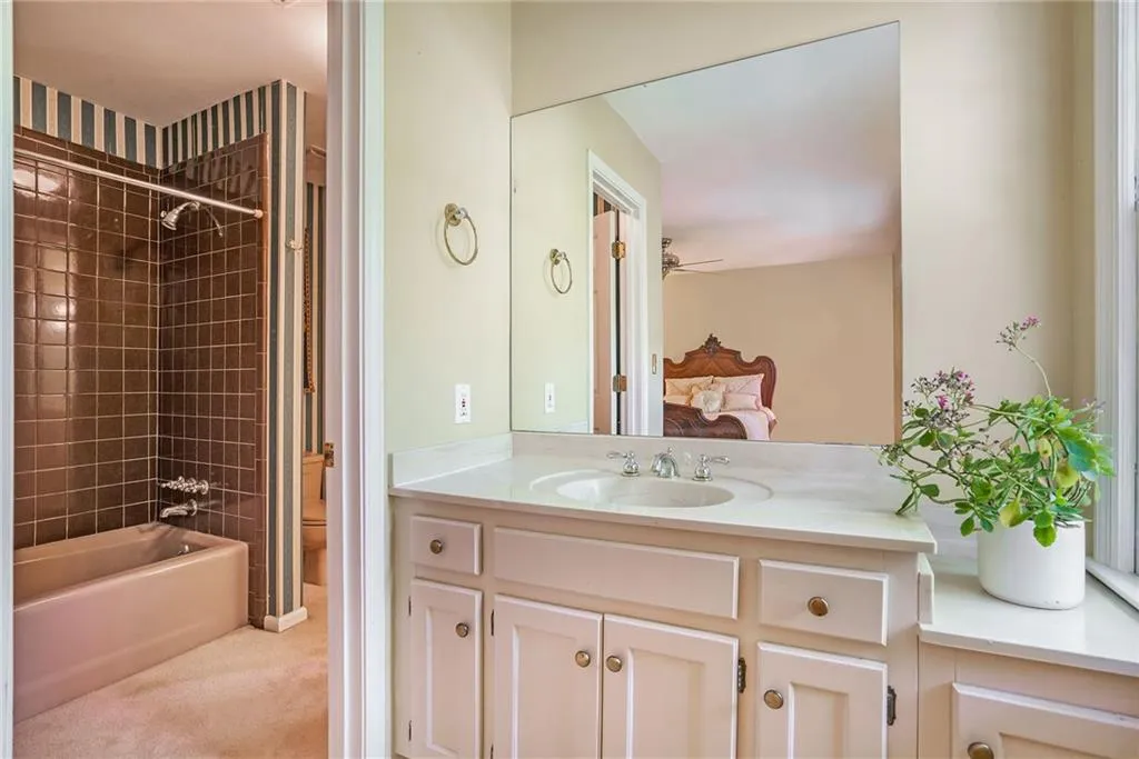 9885 Huntcliff Trace, Sandy Springs, Georgia 30350, 5 Bedrooms Bedrooms, ,3 BathroomsBathrooms,Residential,Sold,9885 Huntcliff Trace,7033451