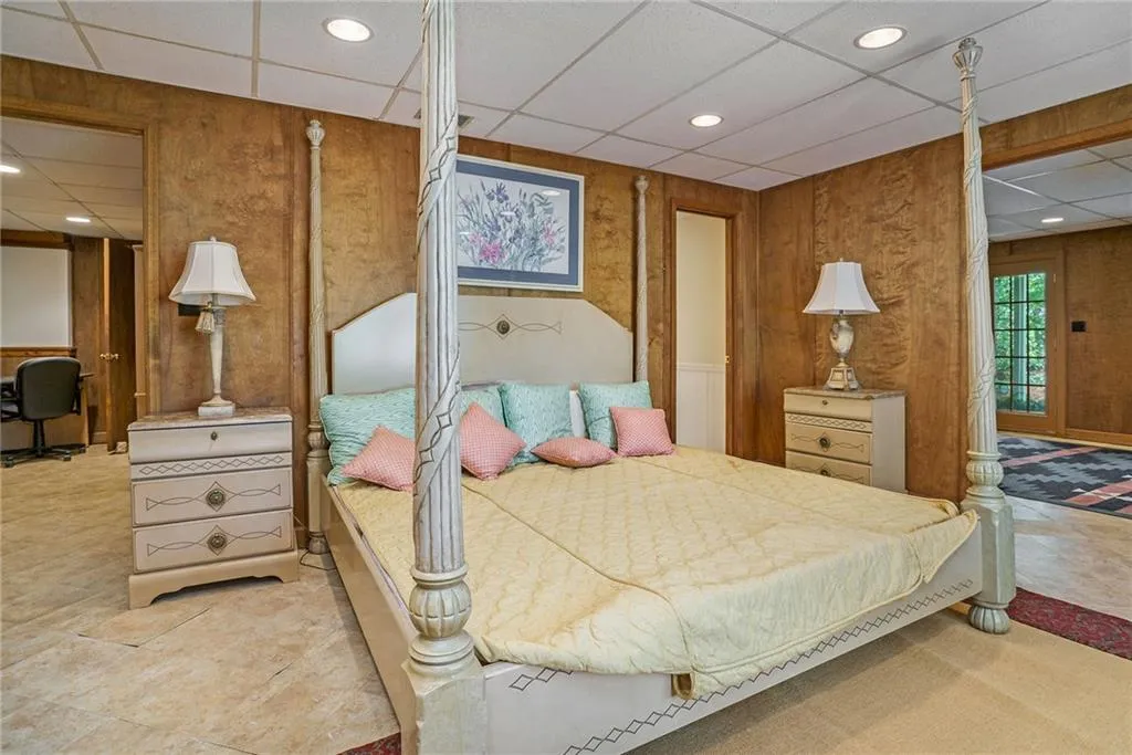 9885 Huntcliff Trace, Sandy Springs, Georgia 30350, 5 Bedrooms Bedrooms, ,3 BathroomsBathrooms,Residential,Sold,9885 Huntcliff Trace,7033451