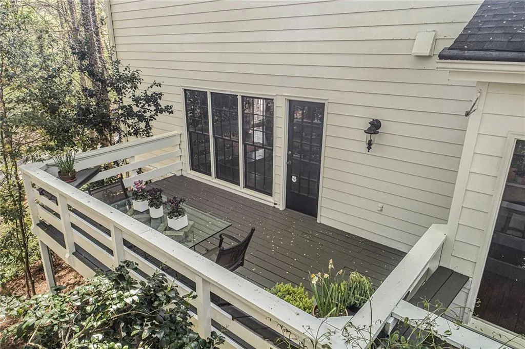 9885 Huntcliff Trace, Sandy Springs, Georgia 30350, 5 Bedrooms Bedrooms, ,3 BathroomsBathrooms,Residential,Sold,9885 Huntcliff Trace,7033451