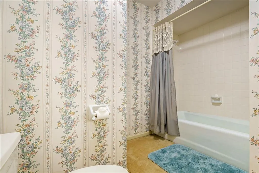 9885 Huntcliff Trace, Sandy Springs, Georgia 30350, 5 Bedrooms Bedrooms, ,3 BathroomsBathrooms,Residential,Sold,9885 Huntcliff Trace,7033451