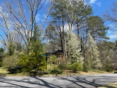 9885 Huntcliff Trace, Sandy Springs, Georgia 30350, 5 Bedrooms Bedrooms, ,3 BathroomsBathrooms,Residential,Sold,9885 Huntcliff Trace,7033451