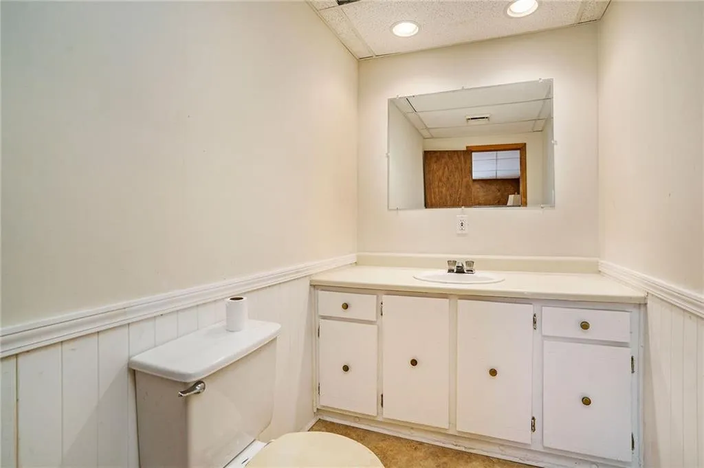 9885 Huntcliff Trace, Sandy Springs, Georgia 30350, 5 Bedrooms Bedrooms, ,3 BathroomsBathrooms,Residential,Sold,9885 Huntcliff Trace,7033451