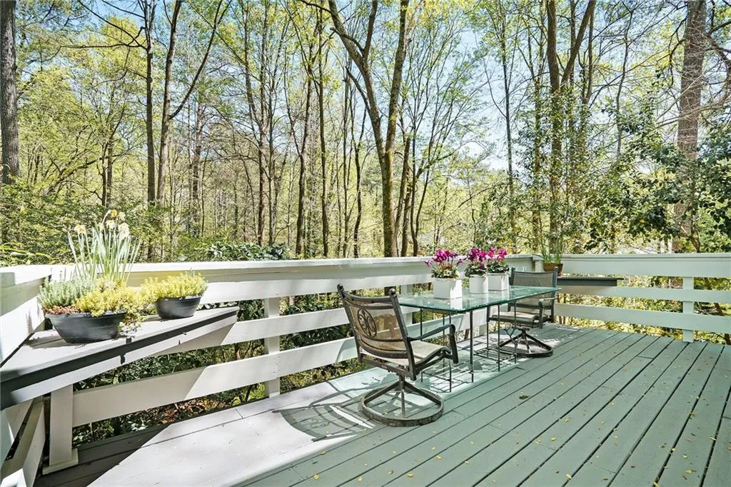 9885 Huntcliff Trace, Sandy Springs, Georgia 30350, 5 Bedrooms Bedrooms, ,3 BathroomsBathrooms,Residential,Sold,9885 Huntcliff Trace,7033451