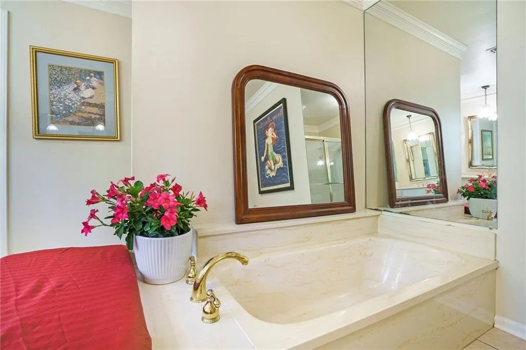 9885 Huntcliff Trace, Sandy Springs, Georgia 30350, 5 Bedrooms Bedrooms, ,3 BathroomsBathrooms,Residential,Sold,9885 Huntcliff Trace,7033451