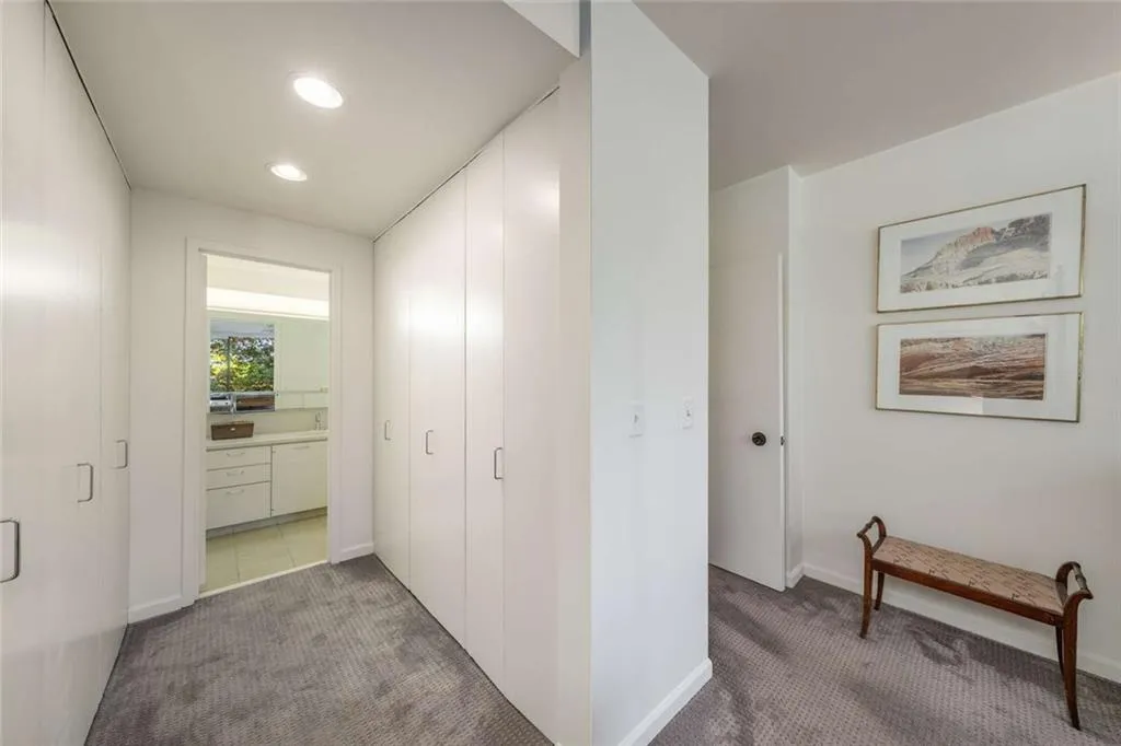 2575 Peachtree Road Ne Unit 7f, Atlanta, Georgia 30305, 2 Bedrooms Bedrooms, ,2 BathroomsBathrooms,Residential,For Sale,2575 Peachtree Road Ne Unit 7f,7608271