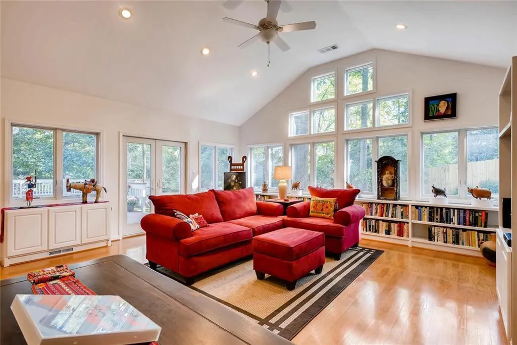429 Carolwood Lane, Atlanta, Georgia 30342, 3 Bedrooms Bedrooms, ,2 BathroomsBathrooms,Residential,Sold,429 Carolwood Lane,5914111