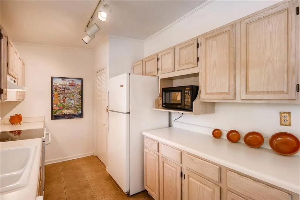 429 Carolwood Lane, Atlanta, Georgia 30342, 3 Bedrooms Bedrooms, ,2 BathroomsBathrooms,Residential,Sold,429 Carolwood Lane,5914111