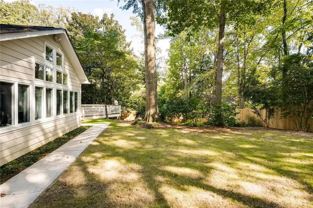429 Carolwood Lane, Atlanta, Georgia 30342, 3 Bedrooms Bedrooms, ,2 BathroomsBathrooms,Residential,Sold,429 Carolwood Lane,5914111
