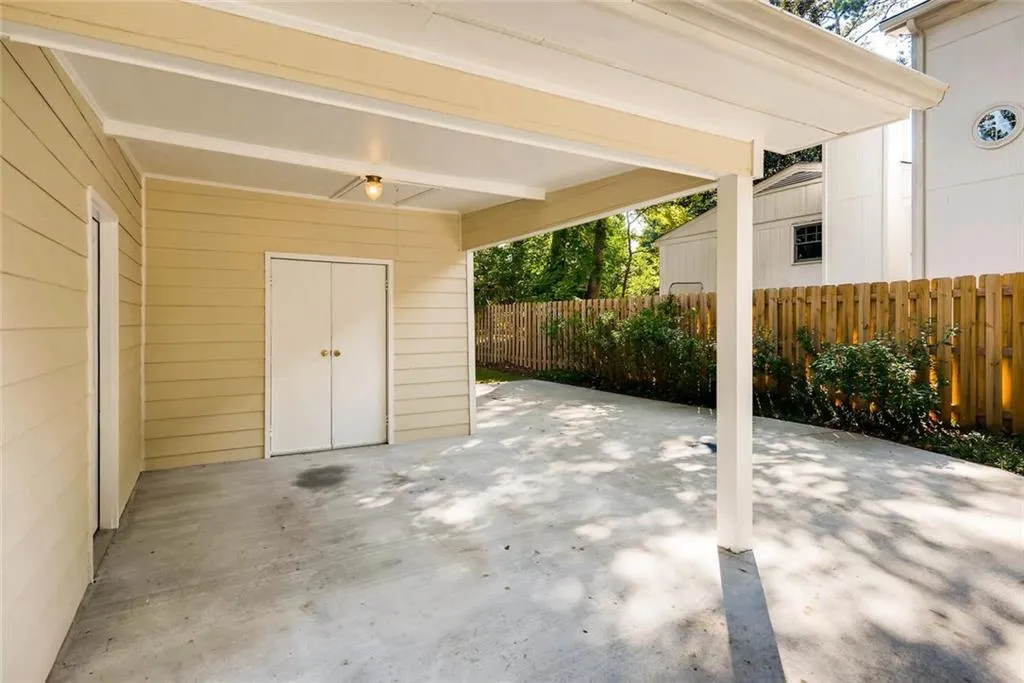 429 Carolwood Lane, Atlanta, Georgia 30342, 3 Bedrooms Bedrooms, ,2 BathroomsBathrooms,Residential,Sold,429 Carolwood Lane,5914111