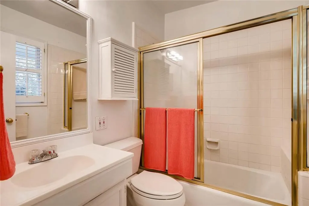 429 Carolwood Lane, Atlanta, Georgia 30342, 3 Bedrooms Bedrooms, ,2 BathroomsBathrooms,Residential,Sold,429 Carolwood Lane,5914111