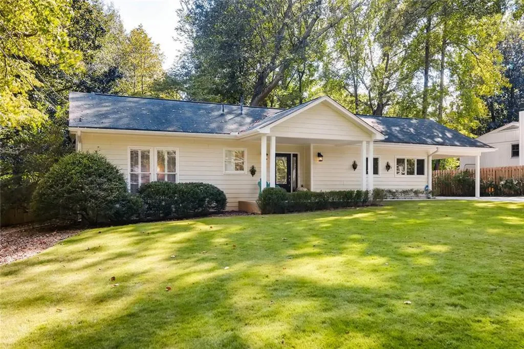 429 Carolwood Lane, Atlanta, Georgia 30342, 3 Bedrooms Bedrooms, ,2 BathroomsBathrooms,Residential,Sold,429 Carolwood Lane,5914111