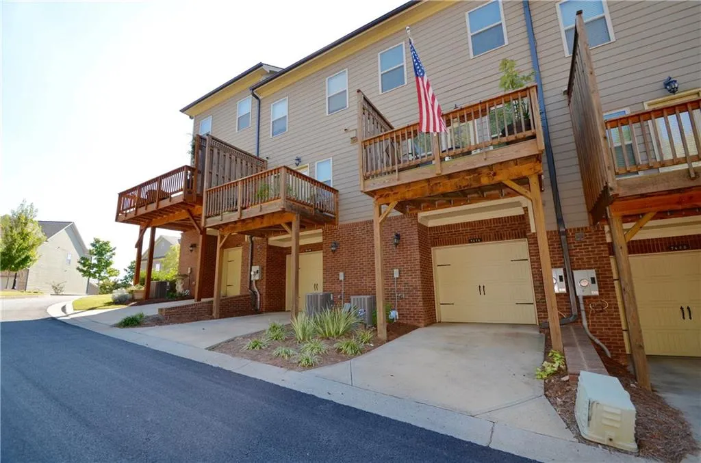 7470 Glisten Avenue, Atlanta, Georgia 30328, 3 Bedrooms Bedrooms, ,3 BathroomsBathrooms,Residential,Sold,7470 Glisten Avenue,5762615