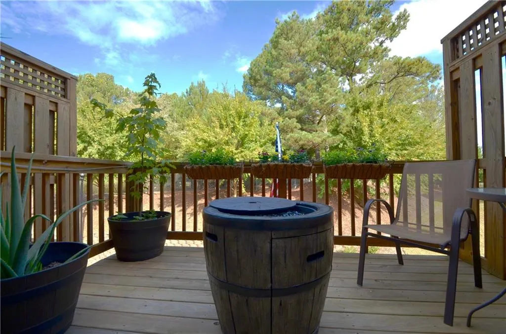 7470 Glisten Avenue, Atlanta, Georgia 30328, 3 Bedrooms Bedrooms, ,3 BathroomsBathrooms,Residential,Sold,7470 Glisten Avenue,5762615
