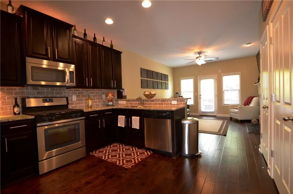 7470 Glisten Avenue, Atlanta, Georgia 30328, 3 Bedrooms Bedrooms, ,3 BathroomsBathrooms,Residential,Sold,7470 Glisten Avenue,5762615