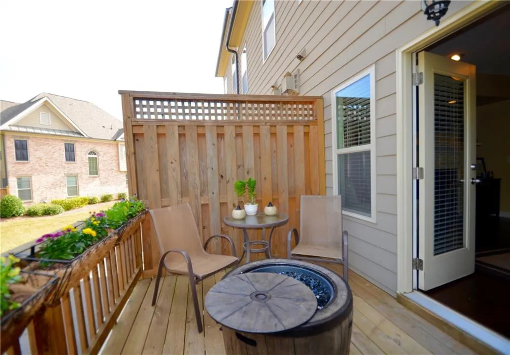 7470 Glisten Avenue, Atlanta, Georgia 30328, 3 Bedrooms Bedrooms, ,3 BathroomsBathrooms,Residential,Sold,7470 Glisten Avenue,5762615