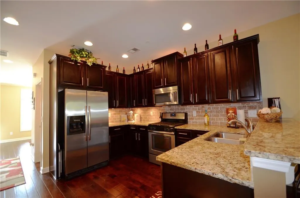 7470 Glisten Avenue, Atlanta, Georgia 30328, 3 Bedrooms Bedrooms, ,3 BathroomsBathrooms,Residential,Sold,7470 Glisten Avenue,5762615