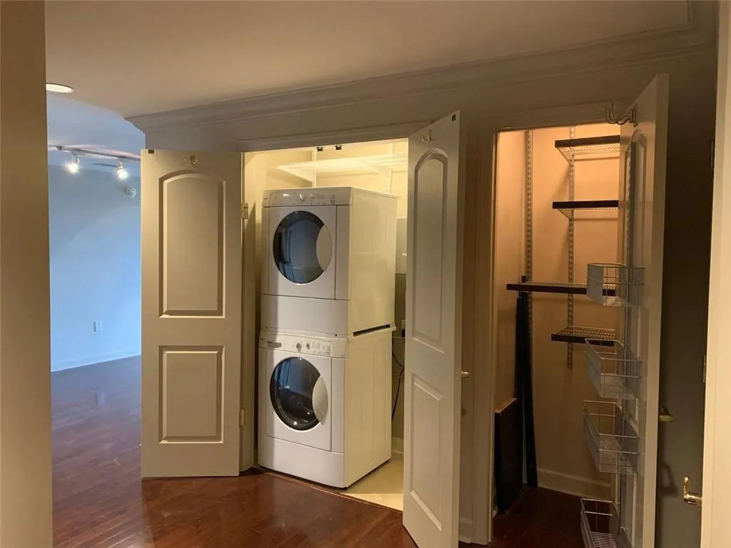 195 14th Street Ne Unit 2103, Atlanta, Georgia 30309, 2 Bedrooms Bedrooms, ,2 BathroomsBathrooms,Residential,For Sale,195 14th Street Ne Unit 2103,7457958