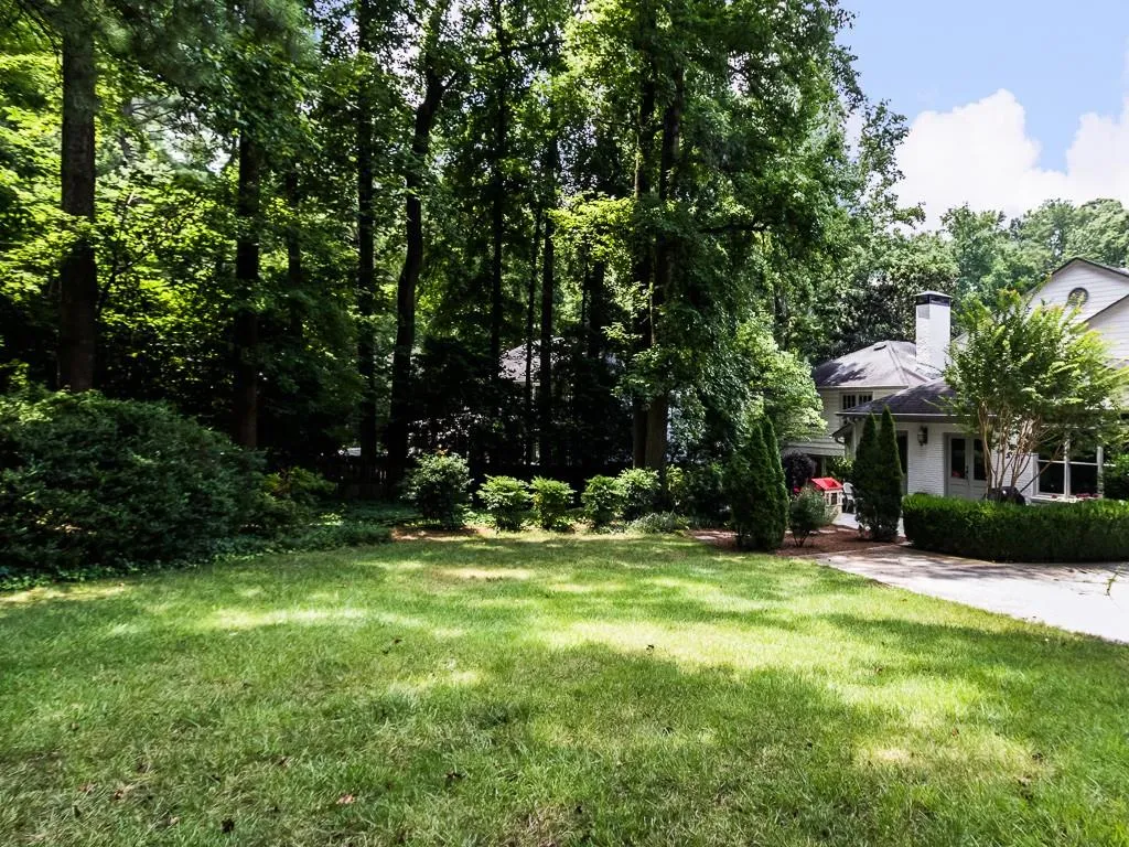 825 Edgewater Trail, Sandy Springs, Georgia 30328, 5 Bedrooms Bedrooms, ,4 BathroomsBathrooms,Residential,Sold,825 Edgewater Trail,5903475