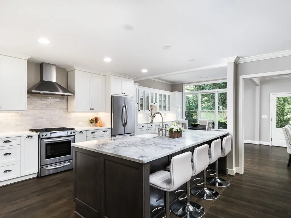825 Edgewater Trail, Sandy Springs, Georgia 30328, 5 Bedrooms Bedrooms, ,4 BathroomsBathrooms,Residential,Sold,825 Edgewater Trail,5903475
