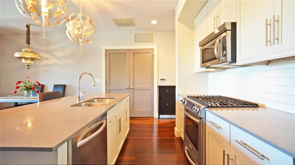 1100 Howell Mill Road Nw Unit 208, Atlanta, Georgia 30318, 2 Bedrooms Bedrooms, ,2 BathroomsBathrooms,Residential,Sold,1100 Howell Mill Road Nw Unit 208,5927309
