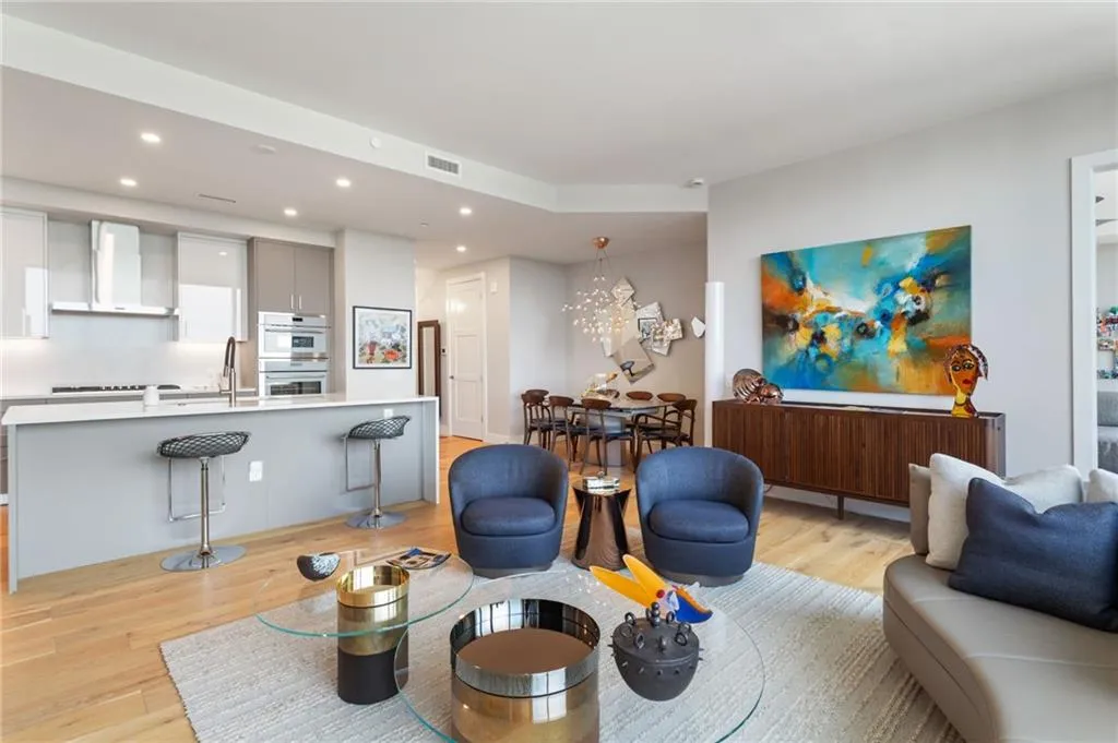 Such a nice open living area.