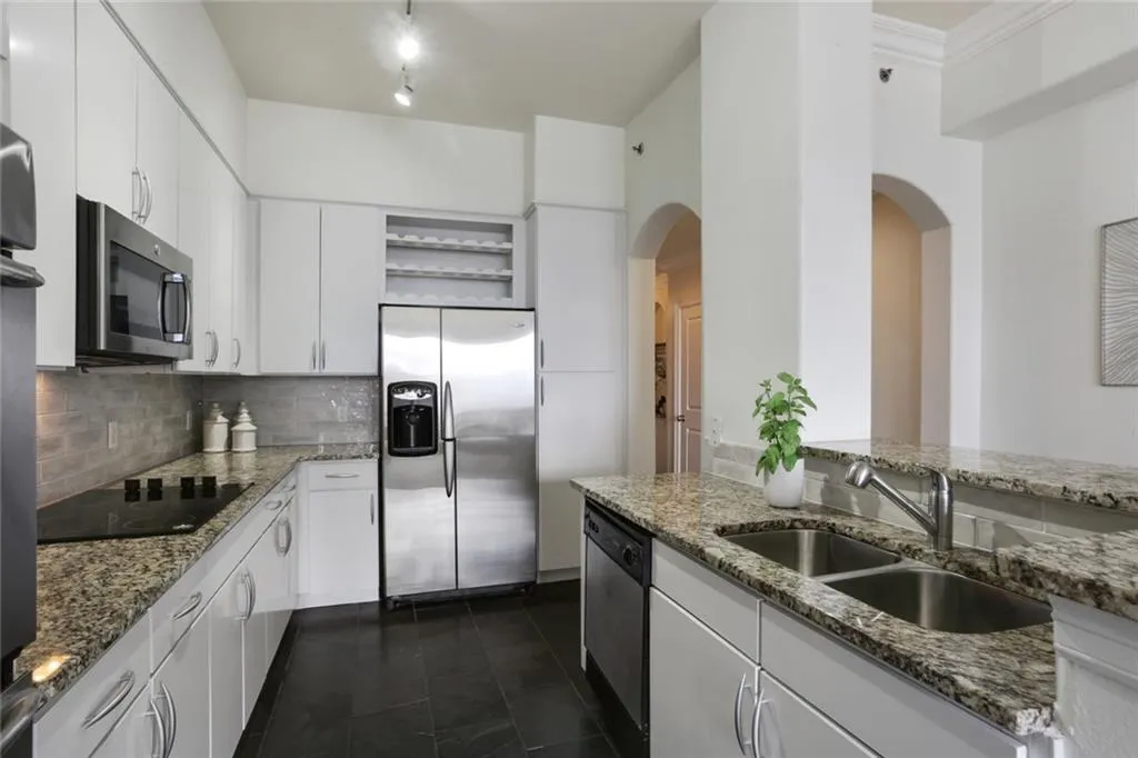 3445 Stratford Road Ne Unit 1801, Atlanta, Georgia 30326, 2 Bedrooms Bedrooms, ,2 BathroomsBathrooms,Residential,Sold,3445 Stratford Road Ne Unit 1801,6833152