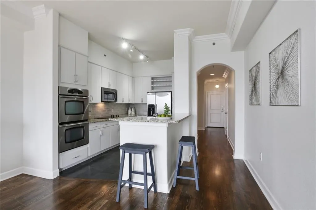 3445 Stratford Road Ne Unit 1801, Atlanta, Georgia 30326, 2 Bedrooms Bedrooms, ,2 BathroomsBathrooms,Residential,Sold,3445 Stratford Road Ne Unit 1801,6833152