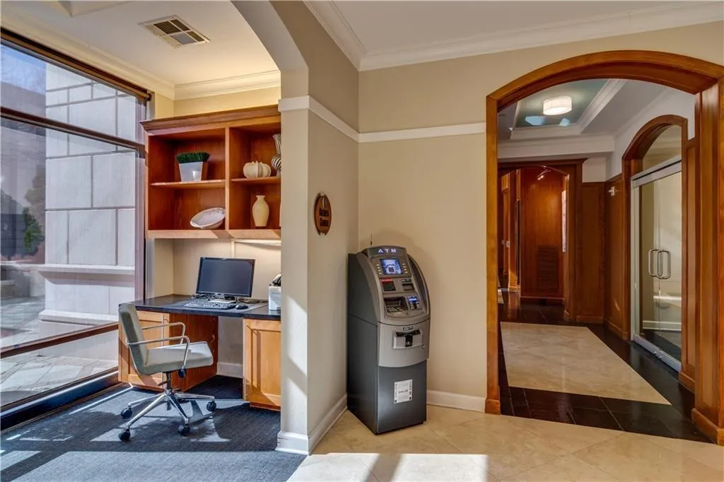 3445 Stratford Road Ne Unit 1801, Atlanta, Georgia 30326, 2 Bedrooms Bedrooms, ,2 BathroomsBathrooms,Residential,Sold,3445 Stratford Road Ne Unit 1801,6833152