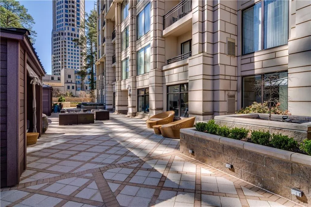 3445 Stratford Road Ne Unit 1801, Atlanta, Georgia 30326, 2 Bedrooms Bedrooms, ,2 BathroomsBathrooms,Residential,Sold,3445 Stratford Road Ne Unit 1801,6833152