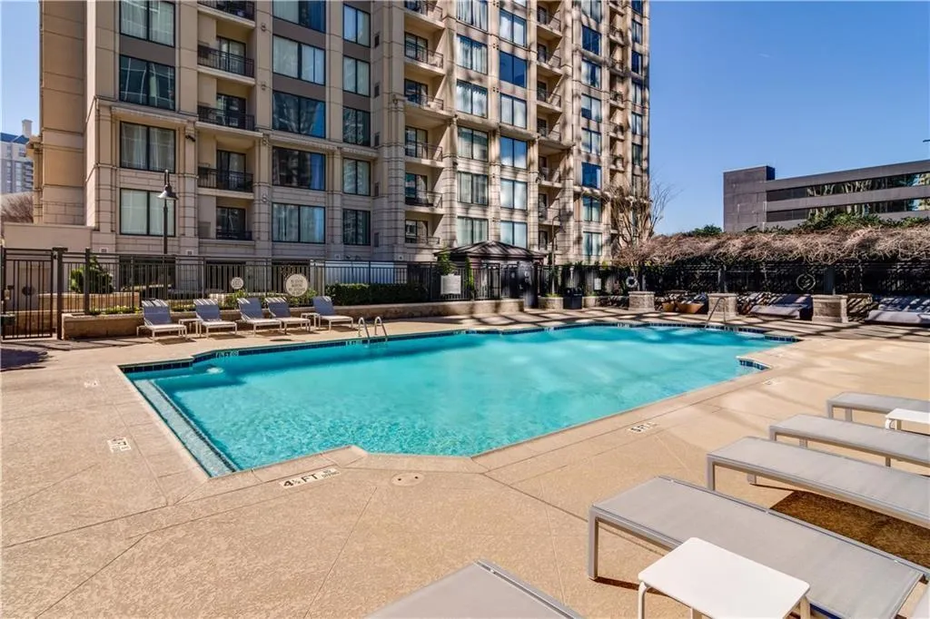 3445 Stratford Road Ne Unit 1801, Atlanta, Georgia 30326, 2 Bedrooms Bedrooms, ,2 BathroomsBathrooms,Residential,Sold,3445 Stratford Road Ne Unit 1801,6833152