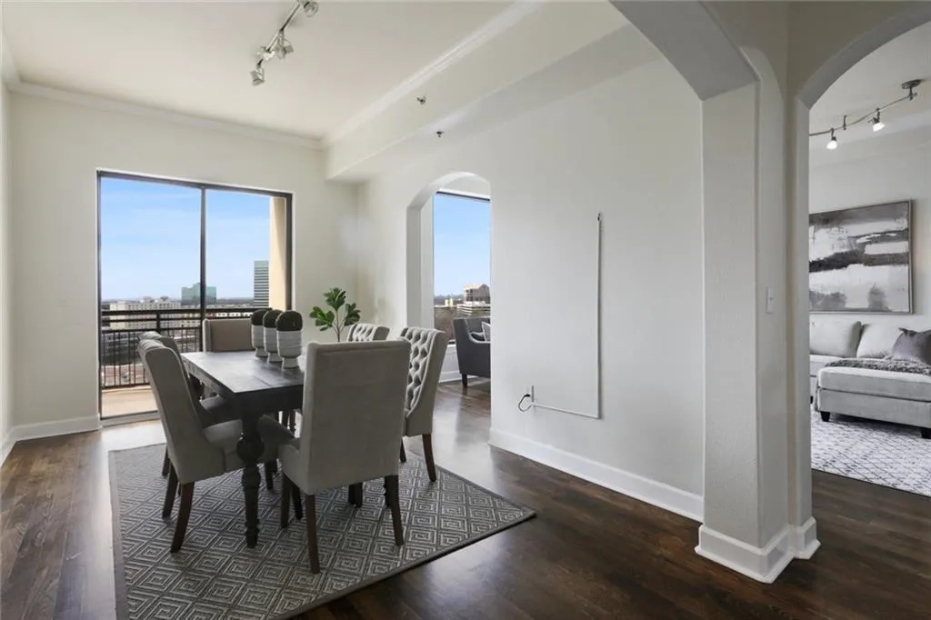 3445 Stratford Road Ne Unit 1801, Atlanta, Georgia 30326, 2 Bedrooms Bedrooms, ,2 BathroomsBathrooms,Residential,Sold,3445 Stratford Road Ne Unit 1801,6833152