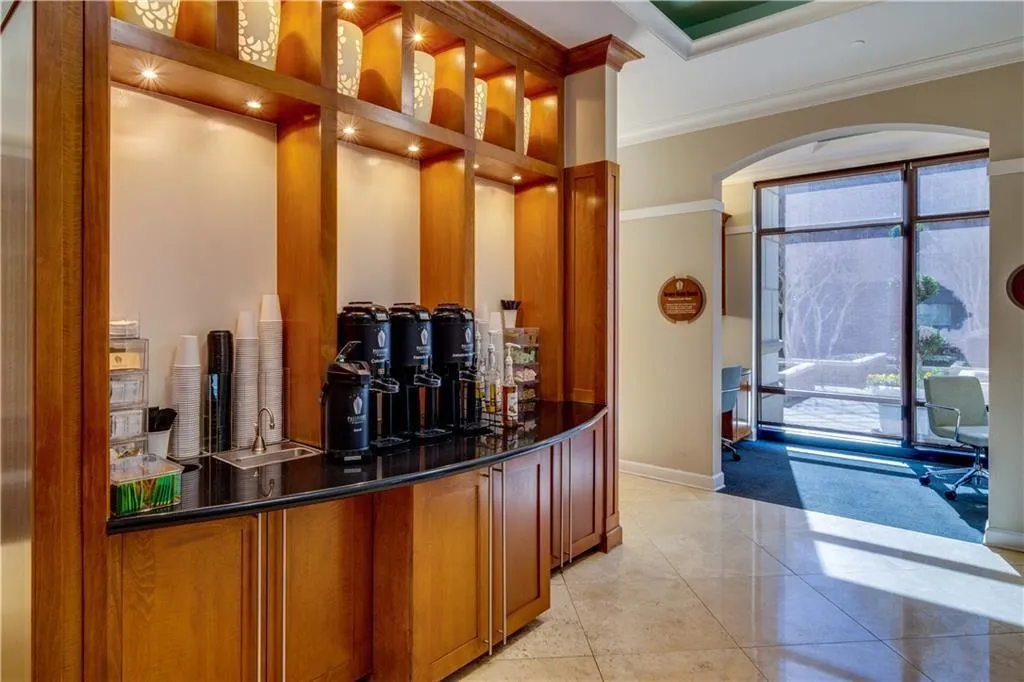 3445 Stratford Road Ne Unit 1801, Atlanta, Georgia 30326, 2 Bedrooms Bedrooms, ,2 BathroomsBathrooms,Residential,Sold,3445 Stratford Road Ne Unit 1801,6833152