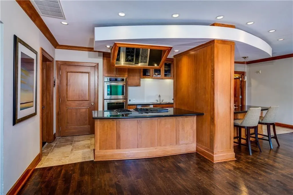 3445 Stratford Road Ne Unit 1801, Atlanta, Georgia 30326, 2 Bedrooms Bedrooms, ,2 BathroomsBathrooms,Residential,Sold,3445 Stratford Road Ne Unit 1801,6833152