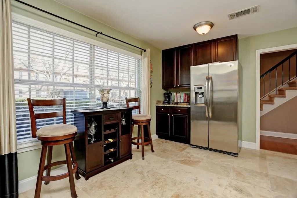 6980 Roswell Road Ne Unit G4, Atlanta, Georgia 30328, 3 Bedrooms Bedrooms, ,2 BathroomsBathrooms,Residential,Sold,6980 Roswell Road Ne Unit G4,5801127