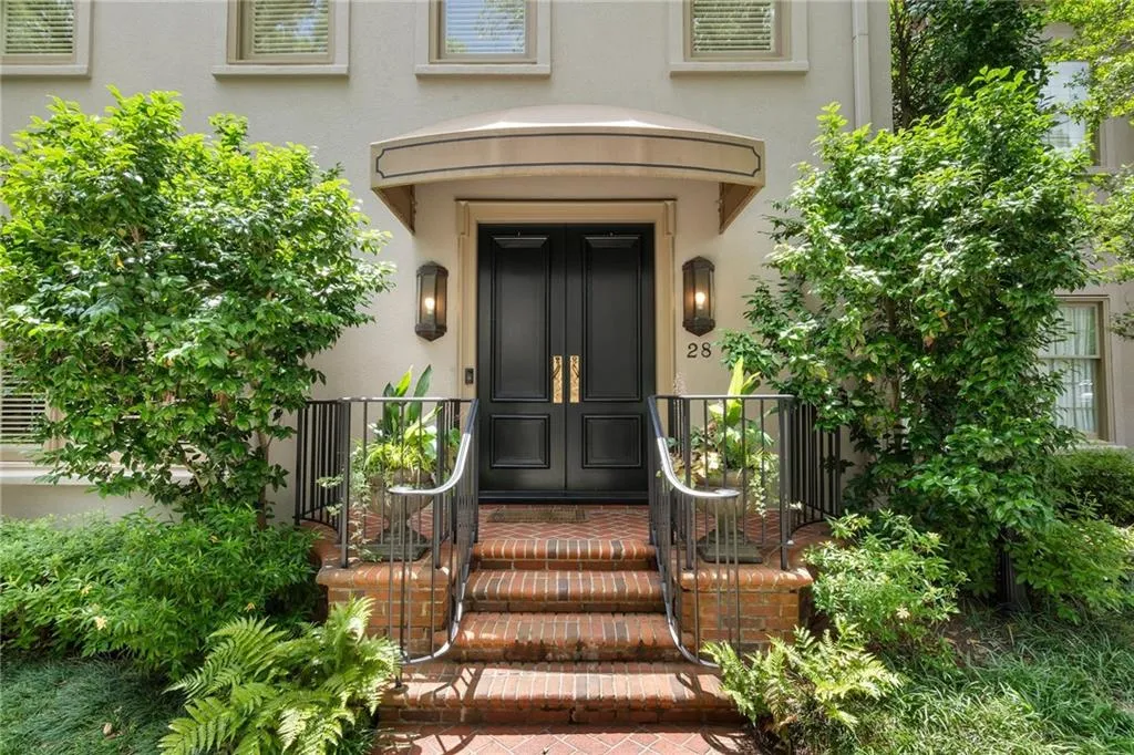 2525 Peachtree Road Unit 28, Atlanta, Georgia 30305, 3 Bedrooms Bedrooms, ,2 BathroomsBathrooms,Residential,For Sale,2525 Peachtree Road Unit 28,7642406