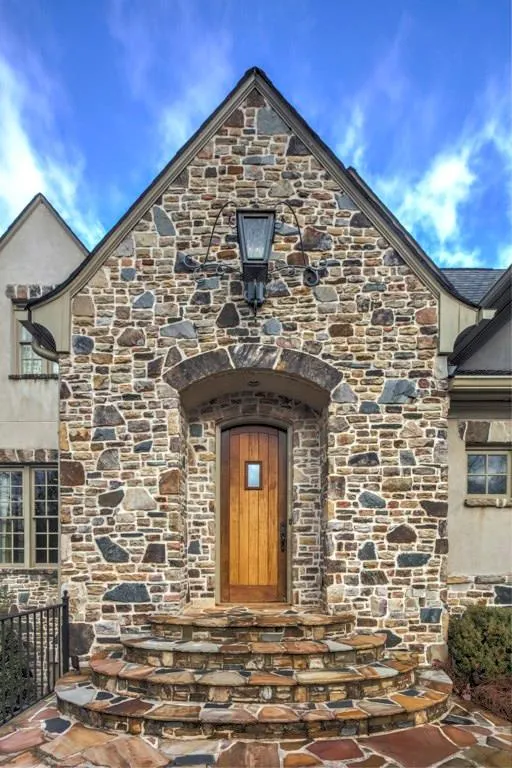2852 Dover Road Nw, Atlanta, Georgia 30327, 6 Bedrooms Bedrooms, ,4 BathroomsBathrooms,Residential,Sold,2852 Dover Road Nw,5808722